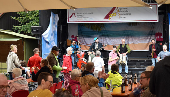 s.o.s-Mobilband bei ihrem Auftritt im Anna-Katharinenstift Karthaus