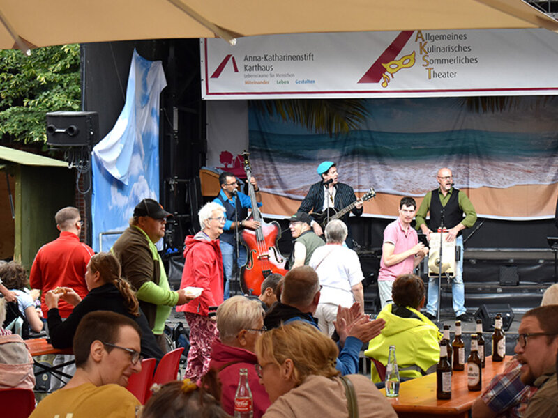 s.o.s-Mobilband bei ihrem Auftritt im Anna-Katharinenstift Karthaus