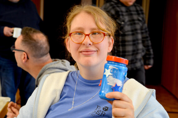Svenja Ernst zeigt ihr "Universum im Glas".